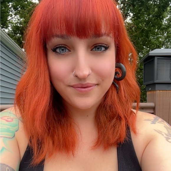 Meet your Posher, Lisa - Picture 1 of 3
